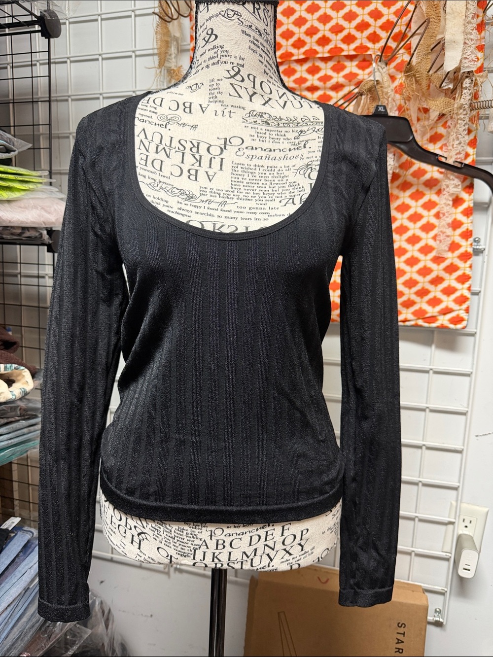 Women’s Black Scoop Neck Long Sleeve Top